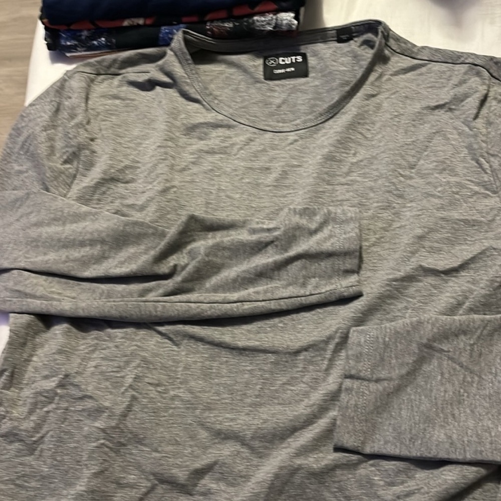 CUTS Curve Hem Gray Long Sleeve